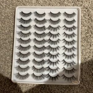 20 pairs of lashes